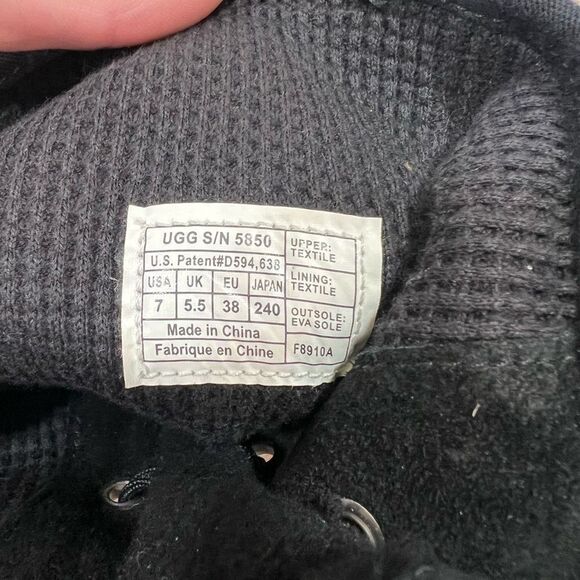 Uggs 5850 Black Textile Lo-Pro Lace-Up Drawstring Boots Women’s Size 7 - Picture 2 of 4